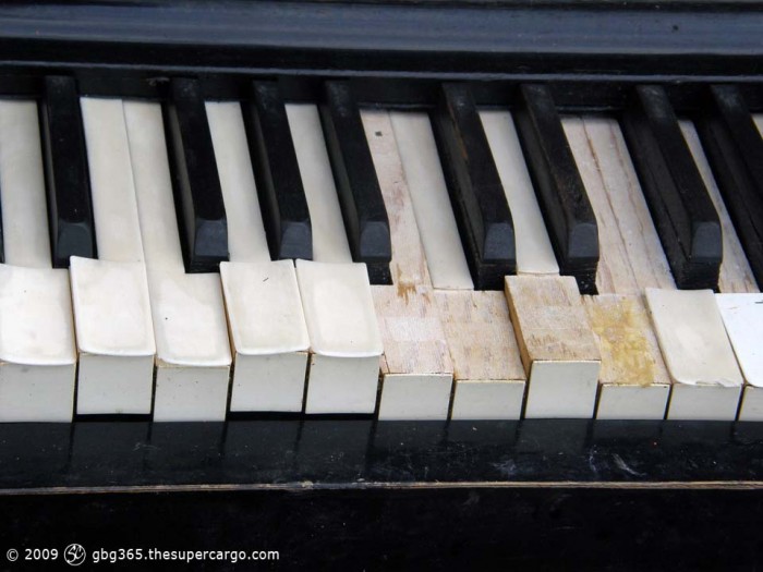 The sad piano - warped keys