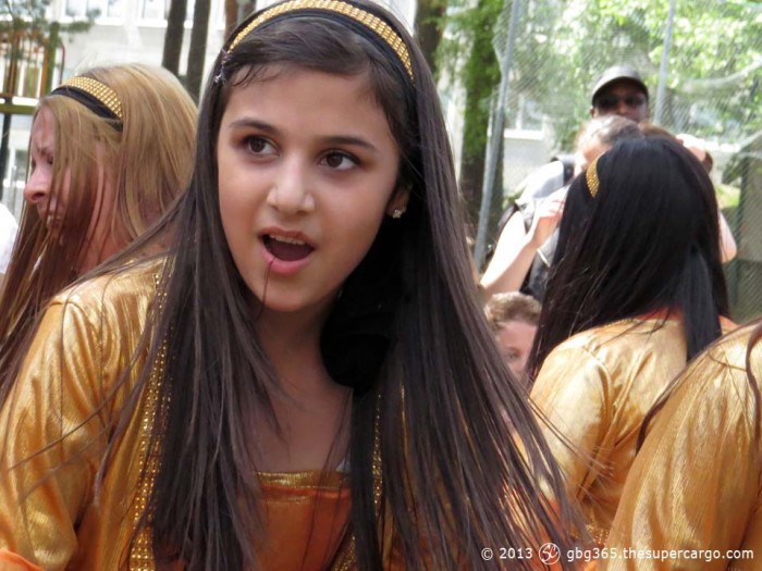 Hammarkullen Children's Carnival - Kurdish golden girl