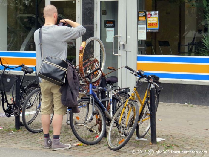 Photographer and bicycles - Geek Walk