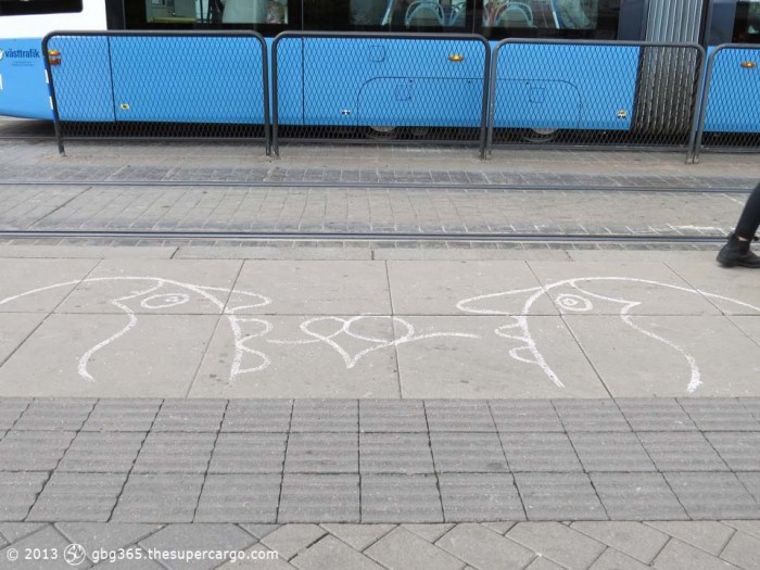 Loving faces - Chalk graffiti