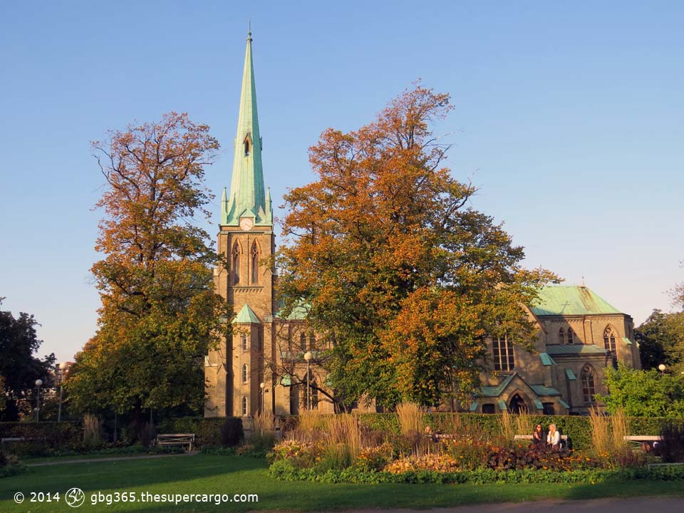 Early autumn colours - Haga kyrkan